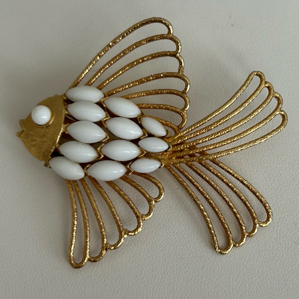 COROCRAFT Fish Pin Gold Tone Milk Glass Bead Pisces Signed.